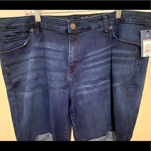 NWT Bermuda Shorts 9”